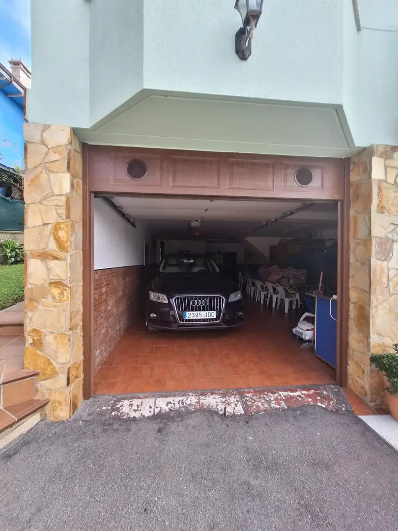 Aparcament de Casa o xalet de lloguer en Carreño amb Calefacció, Jardí privat i Piscina