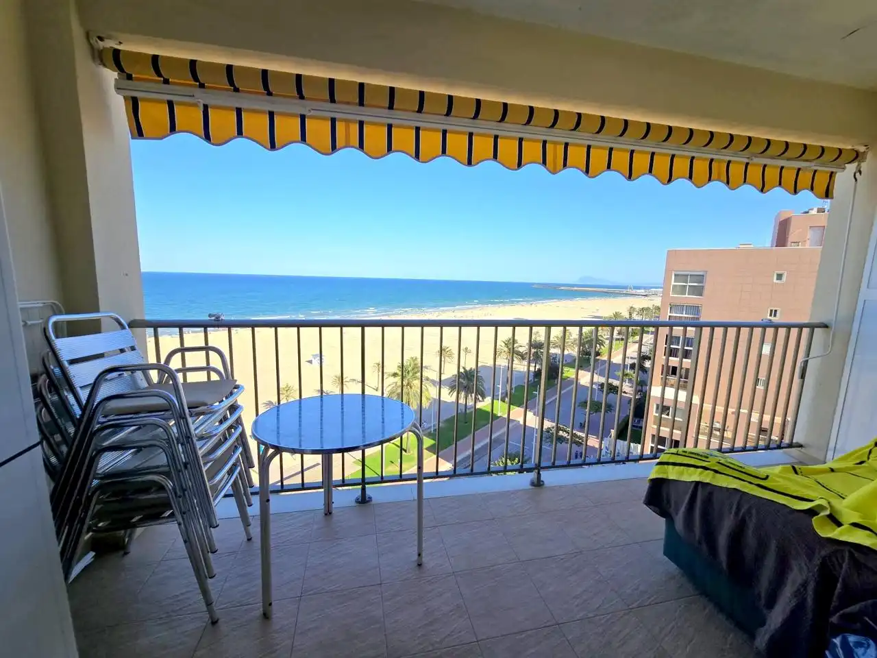 Dormitori de Apartament en venda en Gandia amb Aire condicionat, Terrassa i Moblat