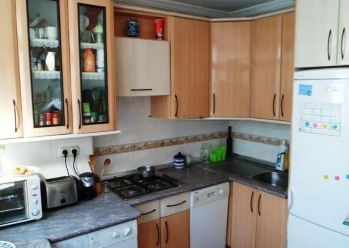 Cuina de Pis de lloguer en Granada amb Calefacció, Terrassa i Moblat