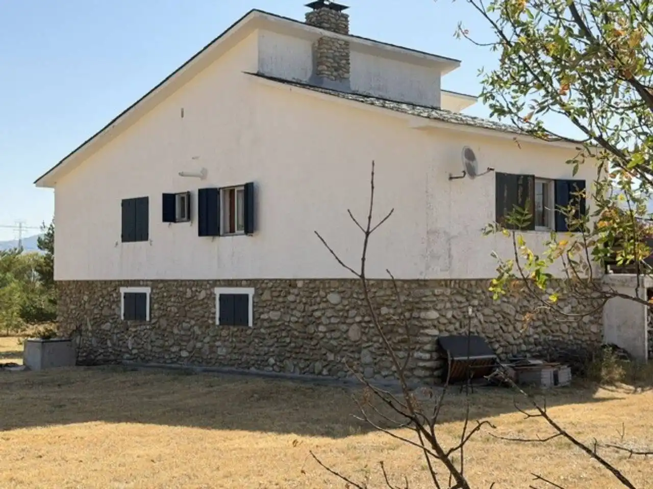 Vista exterior de Casa o xalet en venda en Rascafría amb Jardí privat, Terrassa i Moblat