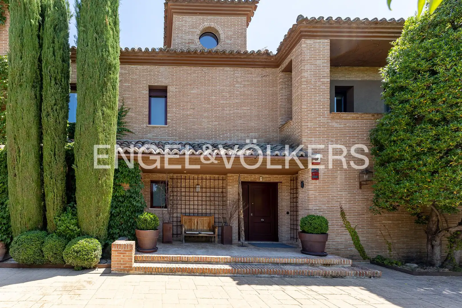Vista exterior de Casa o xalet en venda en Majadahonda amb Calefacció, Jardí privat i Terrassa