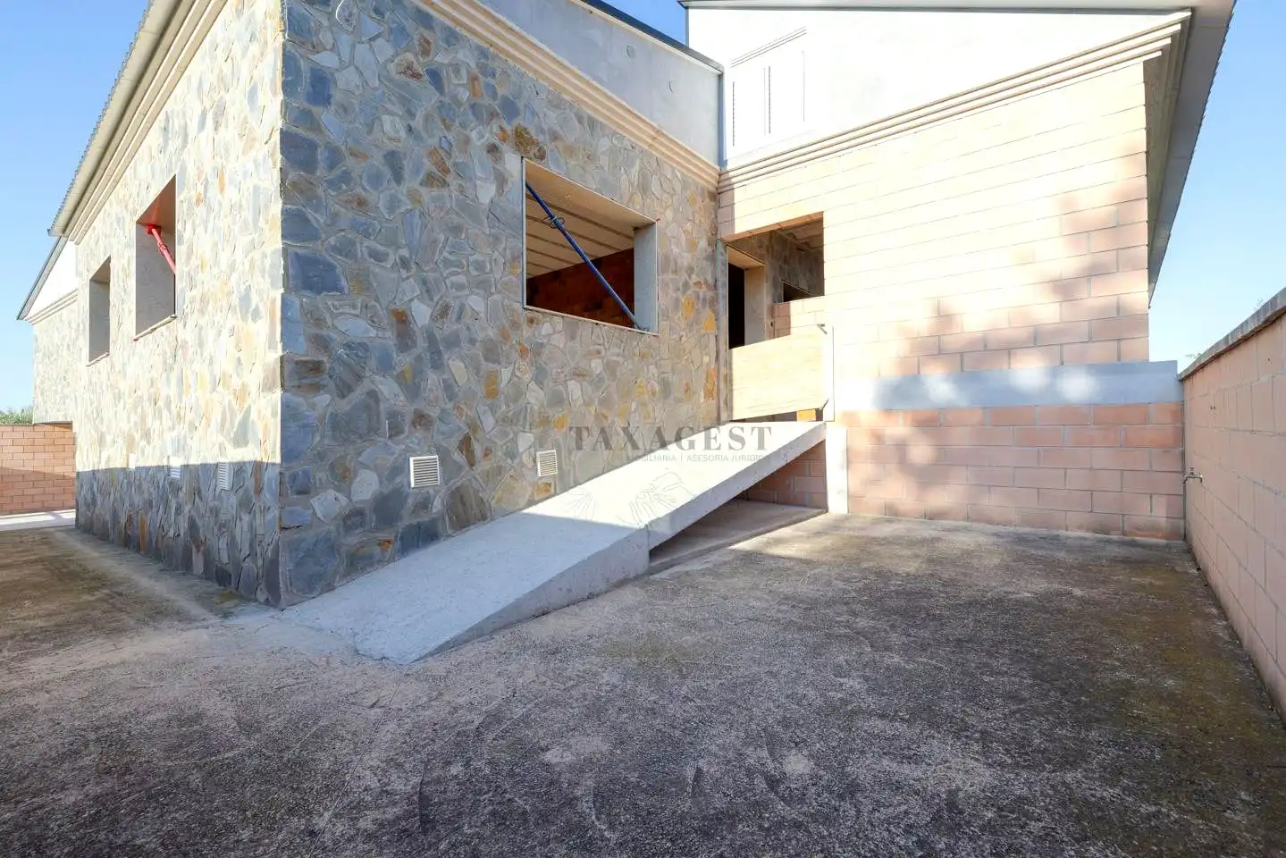 Vista exterior de Casa o xalet en venda en Tortosa amb Aire condicionat, Calefacció i Jardí privat