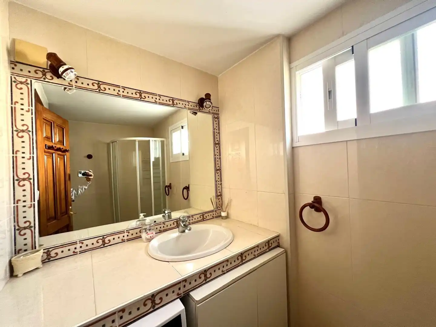 Bany de Apartament de lloguer en Mijas amb Jardí privat