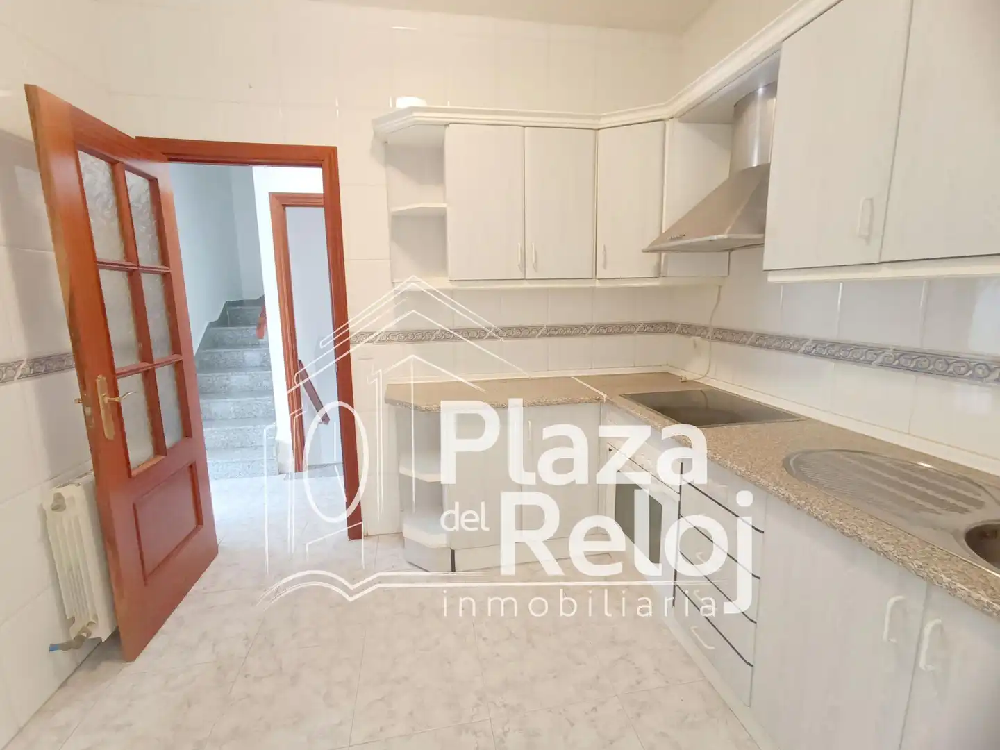Cuina de Casa adosada en venda en Navalcán amb Aire condicionat, Terrassa i Traster
