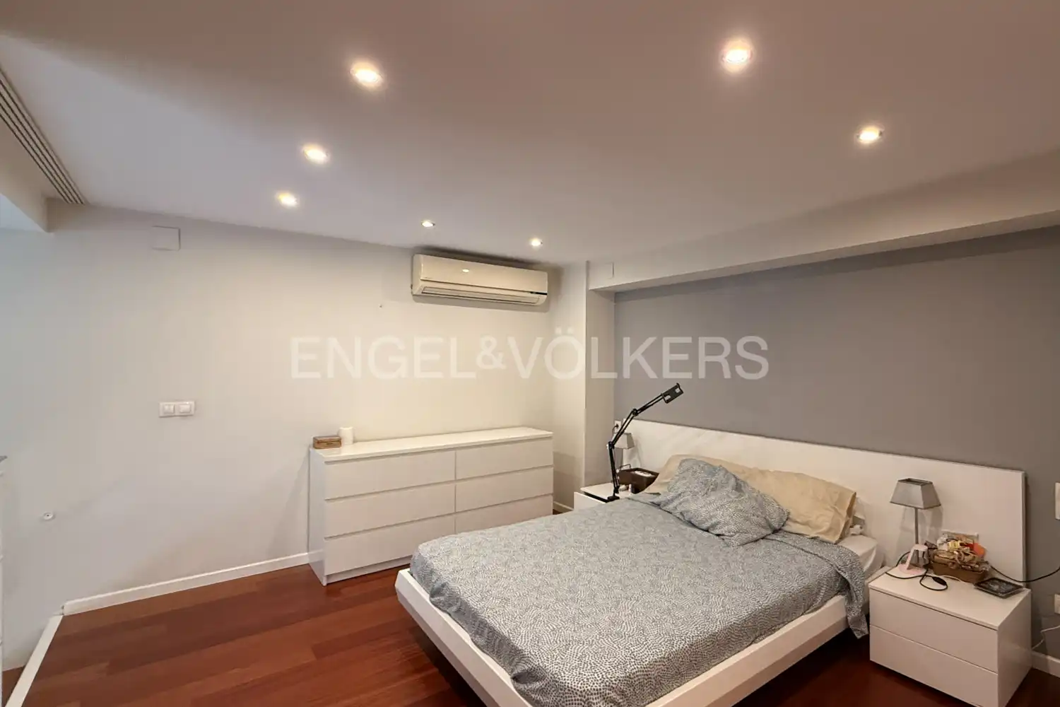 Flat for rent in Paterna  with Air Conditioner, Heating and Parquet flooring