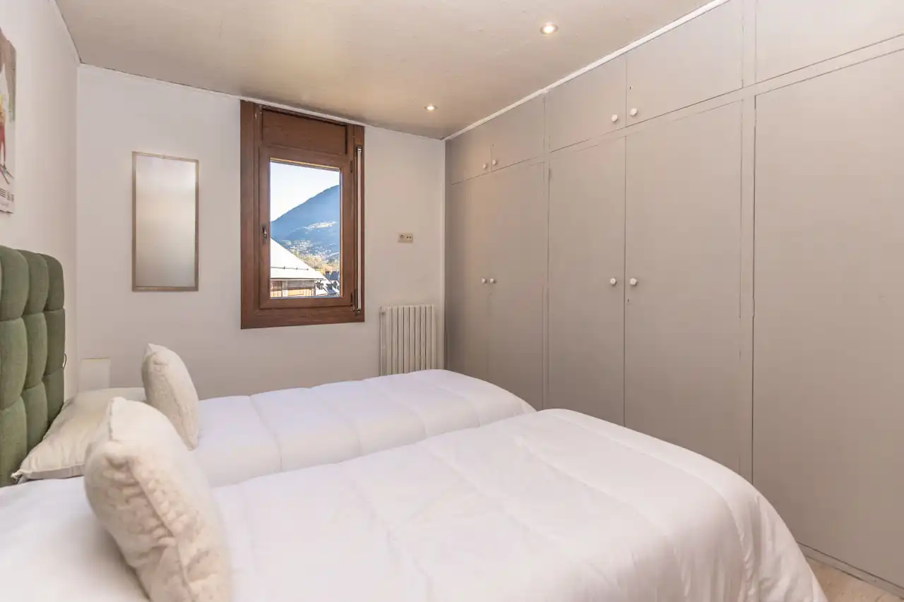 Dormitori de Apartament en venda en Vielha e Mijaran amb Calefacció, Parquet i Traster