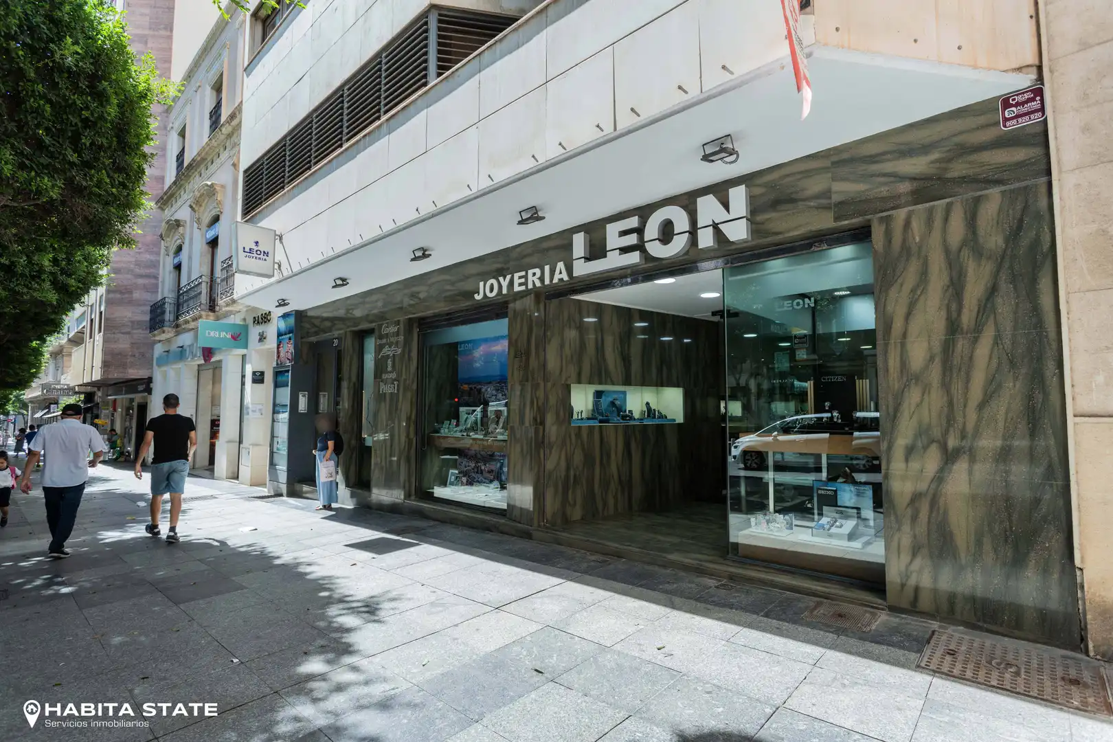 Vista exterior de Local de alquiler en  Almería Capital con Aire acondicionado, Amueblado y Alarma
