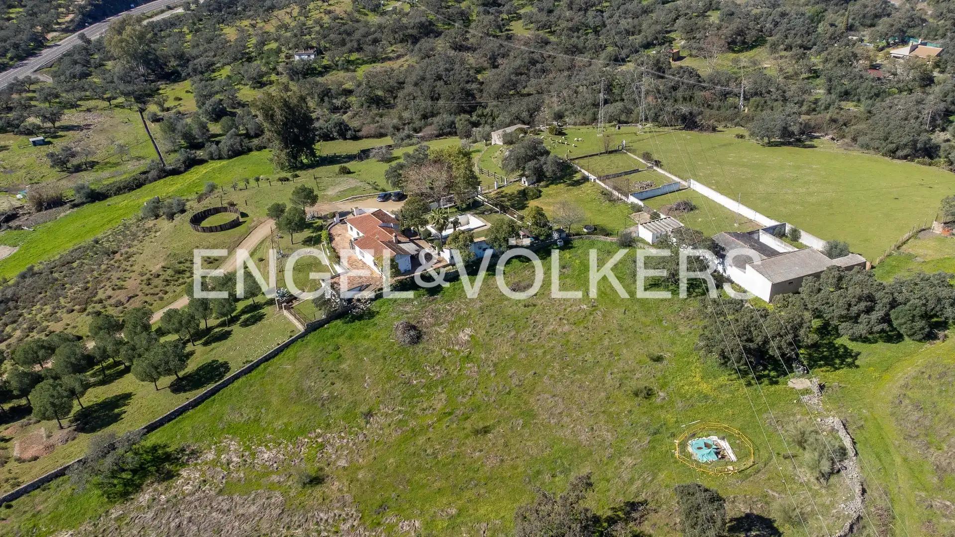 Vista exterior de Finca rústica en venta en El Castillo de las Guardas con Aire acondicionado, Calefacción y Jardín privado