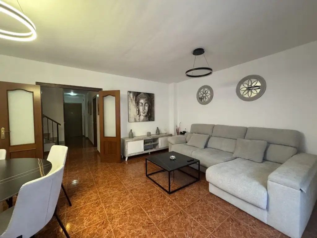 Sala d'estar de Casa o xalet en venda en Estepona amb Forn i Rentadora