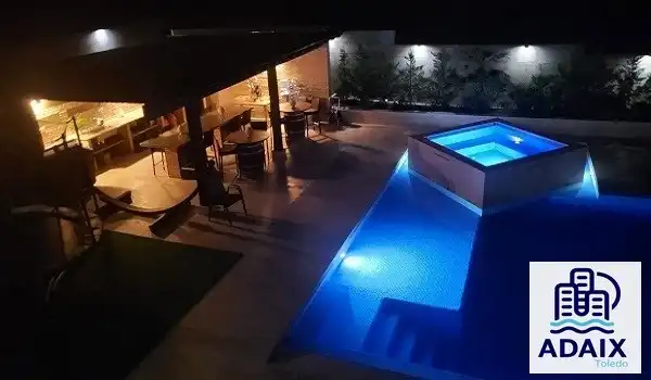 Schwimmbecken von Haus oder Chalet zum Verkauf in Layos mit Klimaanlage, Heizung und Parkett