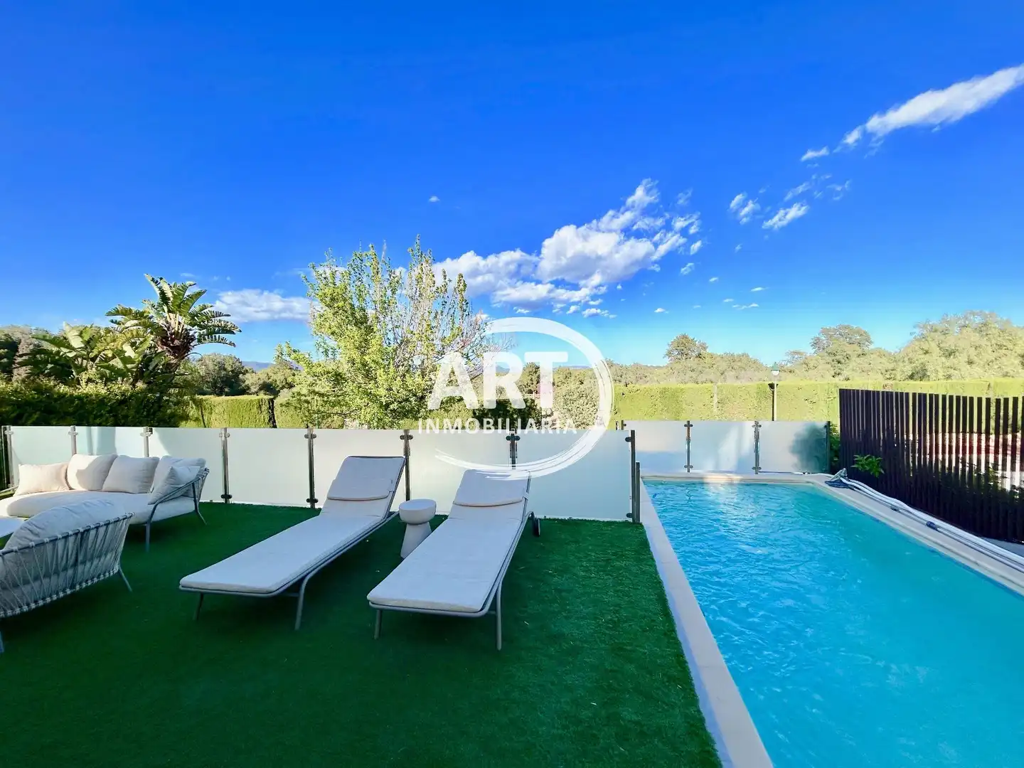 Vista exterior de Casa o xalet en venda en Bétera amb Aire condicionat, Calefacció i Jardí privat