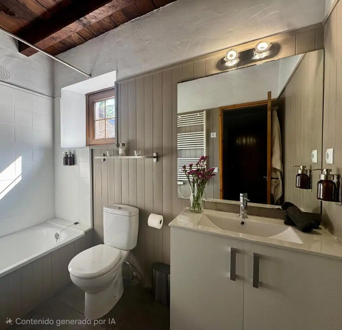 Baño de Piso en venta en Sahún con Calefacción, Trastero y Amueblado