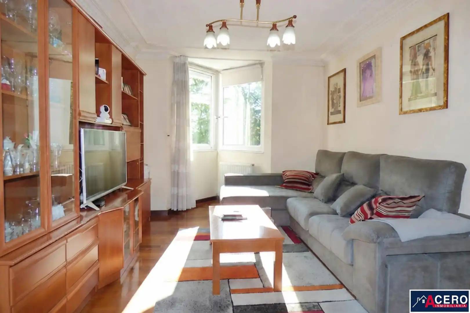 Living room of Flat for sale in Santa Cruz de Bezana  with Heating, Parquet flooring and Furnished