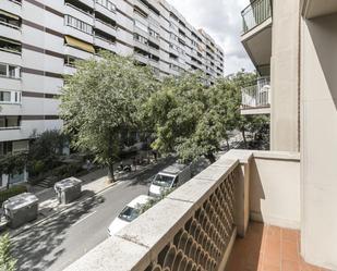 Exterior view of Flat for sale in  Barcelona Capital  with Balcony