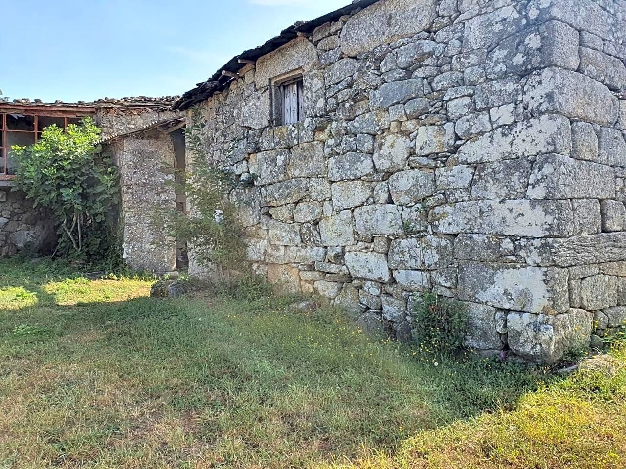 Exterior view of Country house for sale in Castro Caldelas  with Private garden
