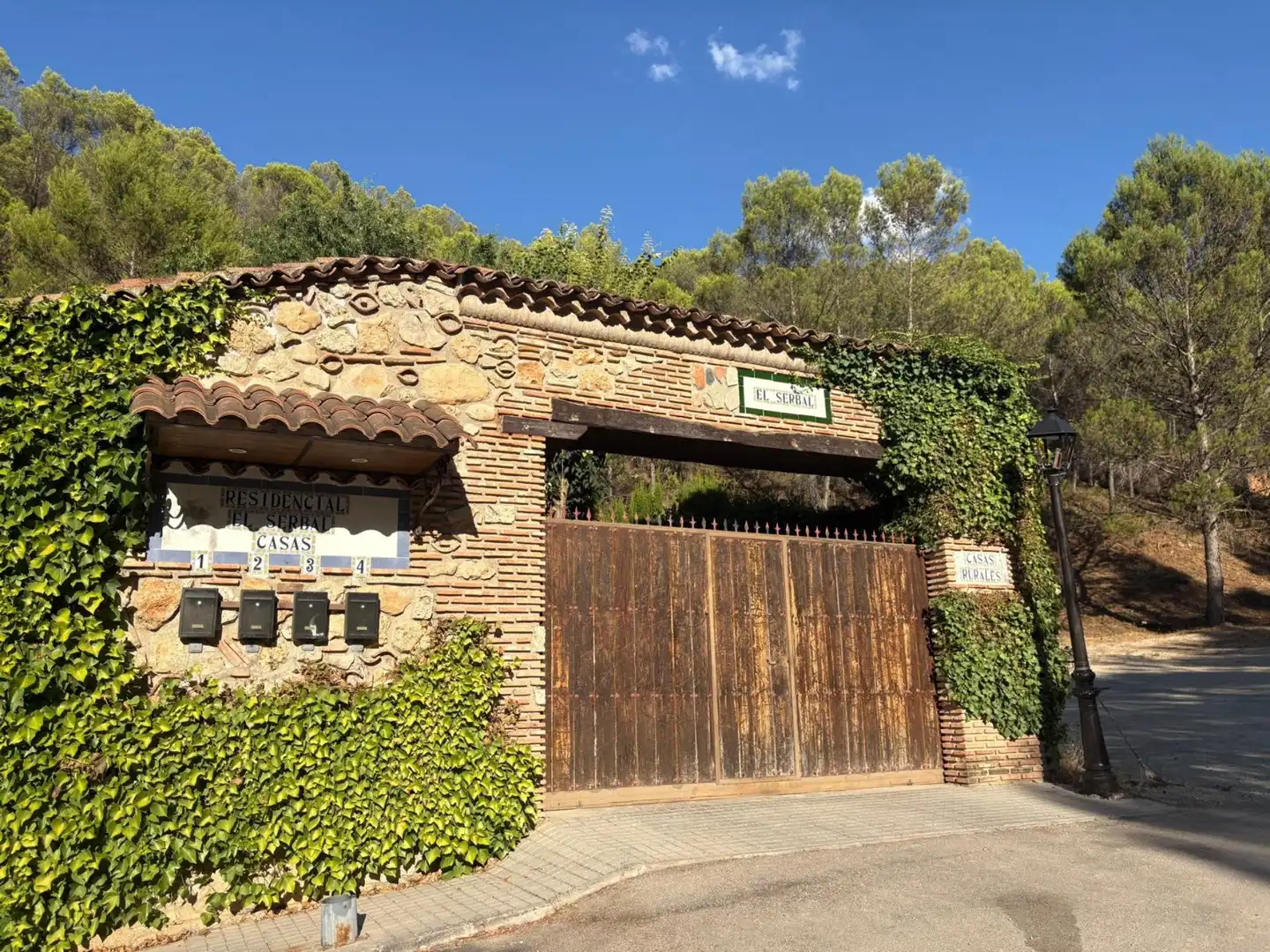 Vista exterior de Finca rústica en venta en Benatae con Calefacción, Jardín privado y Piscina