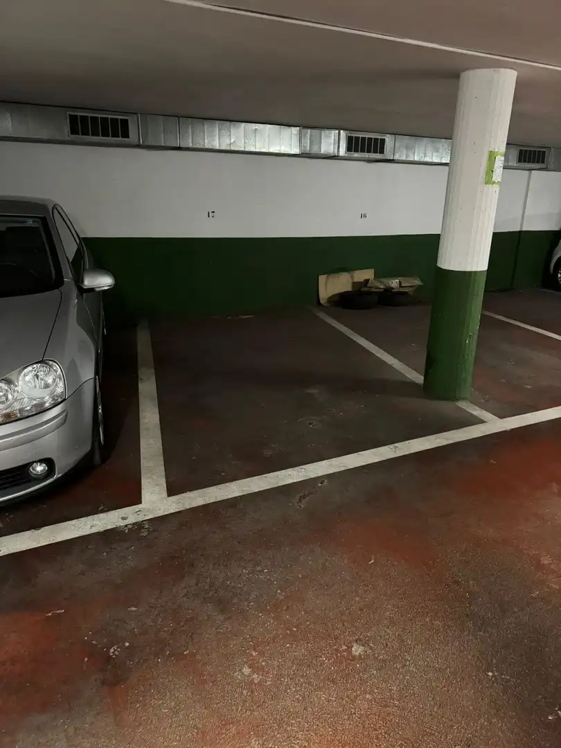 Aparcament de Garatge en venda en Cornellà de Llobregat