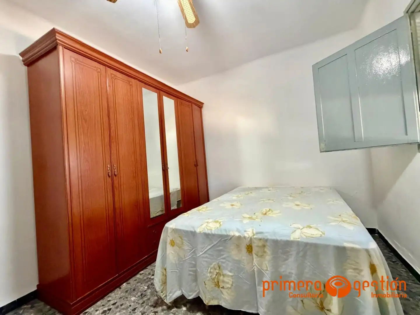 Habitación de Casa o chalet en venta en Lora del Río con Trastero y Amueblado