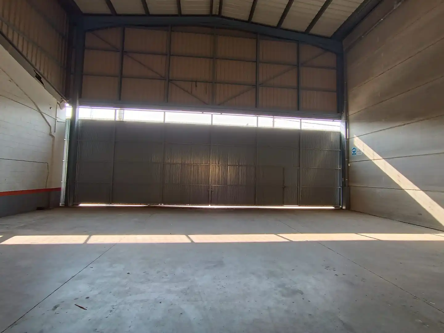 Nave industrial de alquiler en Carretera Sevilla-Cádiz, 556, La Hacienda - Nueva Andalucía