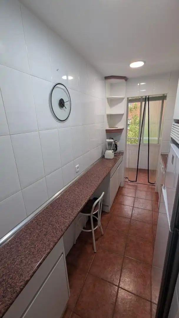 Cuina de Pis de lloguer en Madrid amb Aire condicionat, Calefacció i Moblat