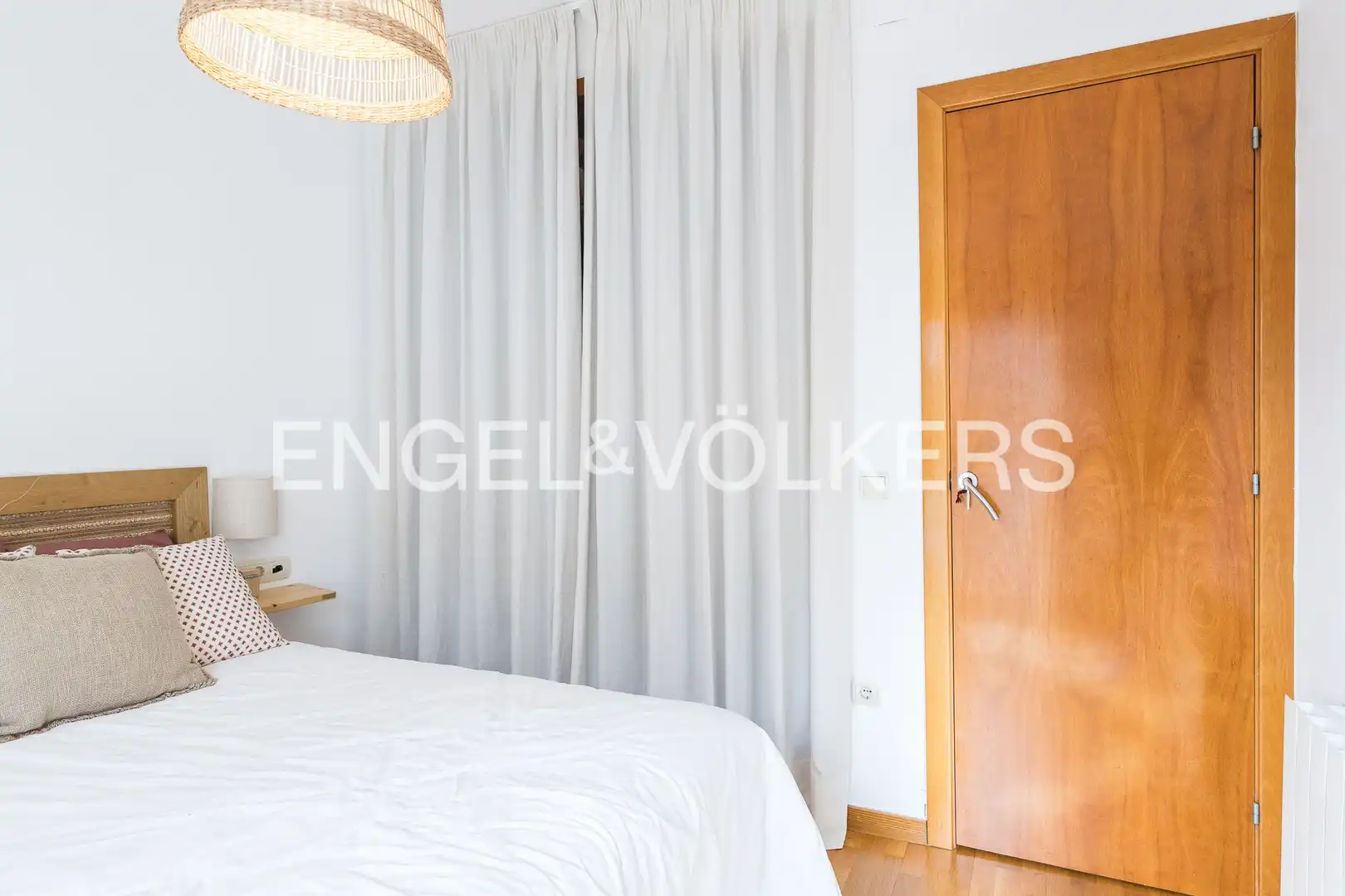 Bedroom of Flat for sale in Barcelona  with Heating, Parquet flooring and Balcony