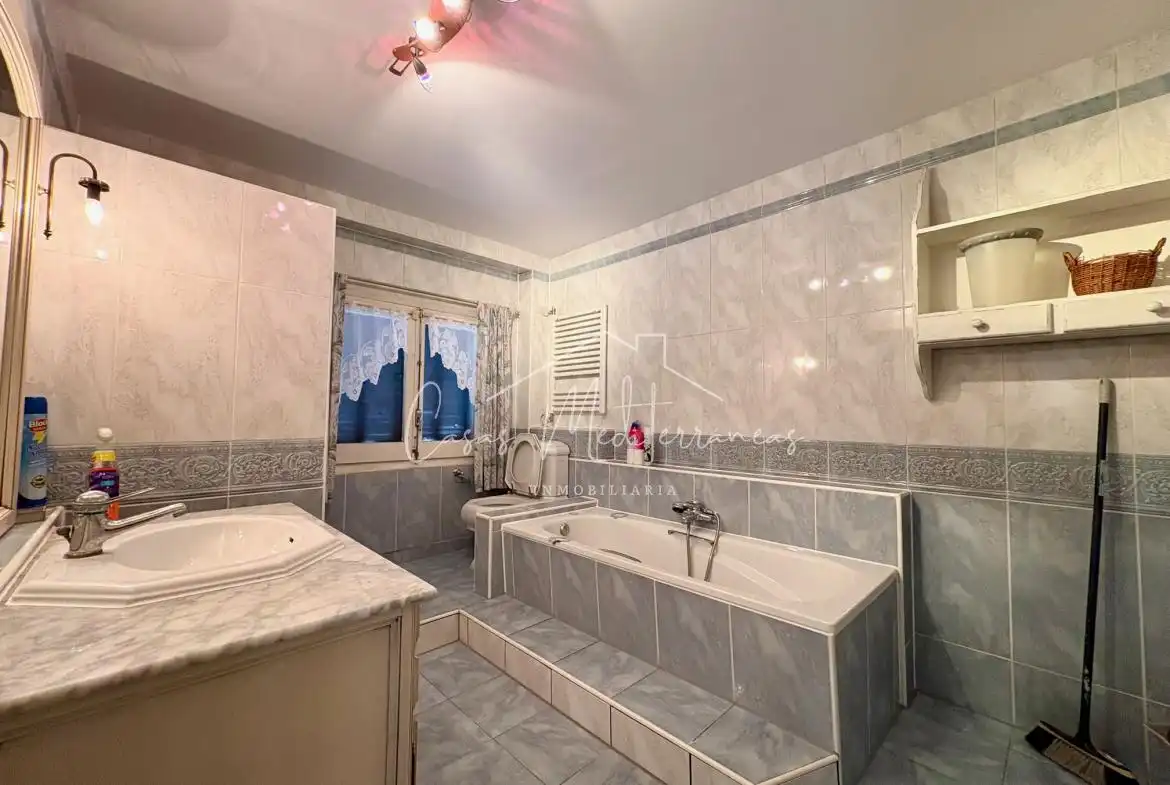 Baño de Casa o chalet en venta en L'Ametlla de Mar  con Aire acondicionado, Calefacción y Jardín privado