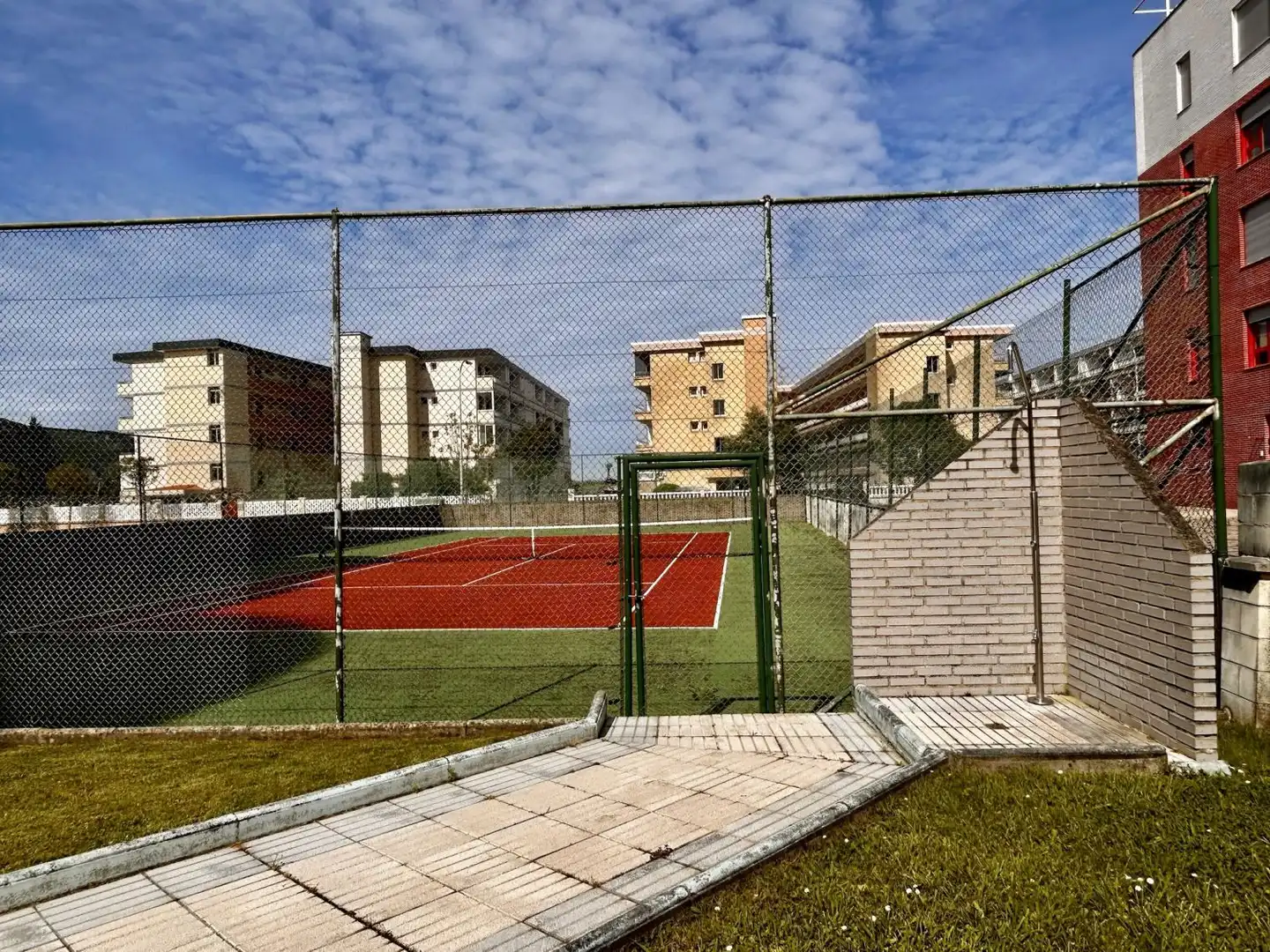 Vista exterior de Pis en venda en Laredo amb Calefacció i Terrassa