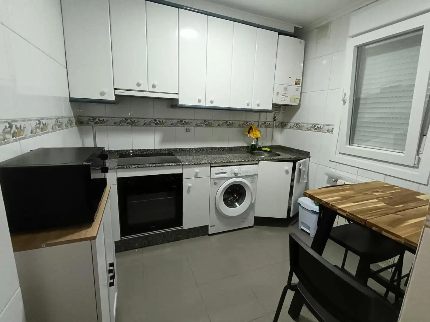 Kitchen of Flat for share in Universidad