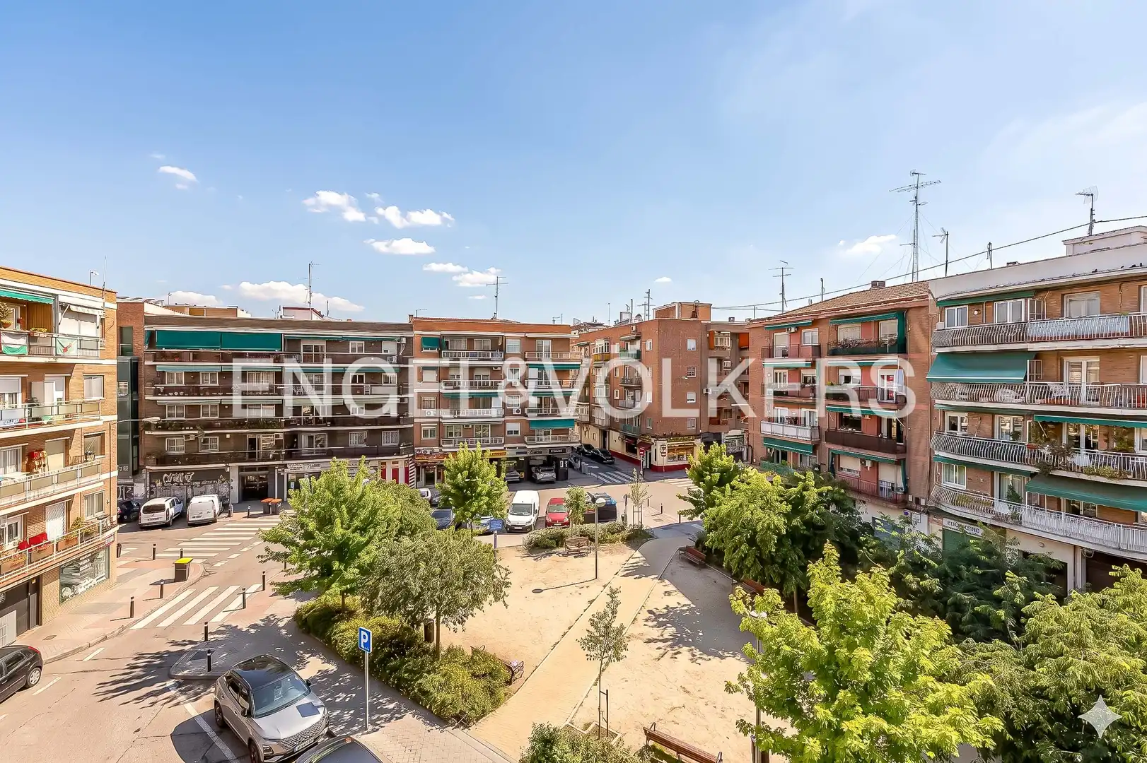 Außenansicht von Maisonette zum Verkauf in Madrid mit Klimaanlage, Heizung und Parkett