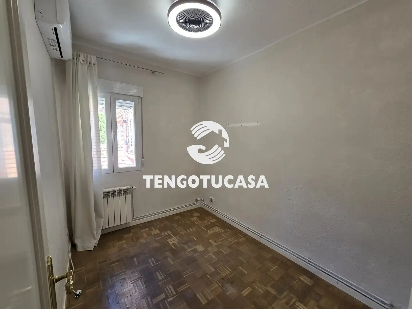 Bedroom of Flat for sale in Madrid  with Air Conditioner, Heating and Parquet flooring