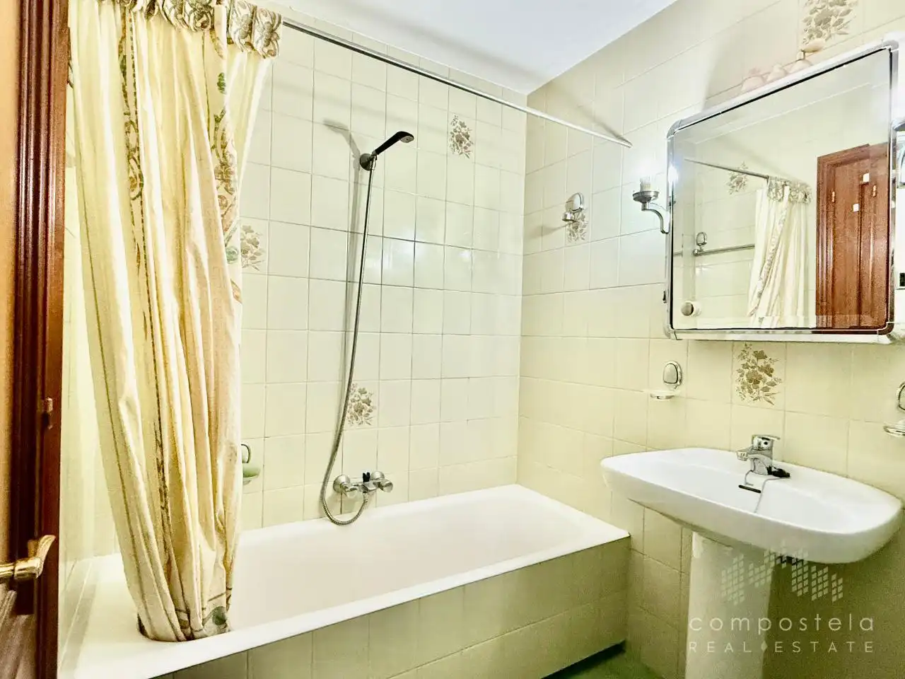 Baño de Piso en venta en Santiago de Compostela  con Calefacción, Parquet y Trastero