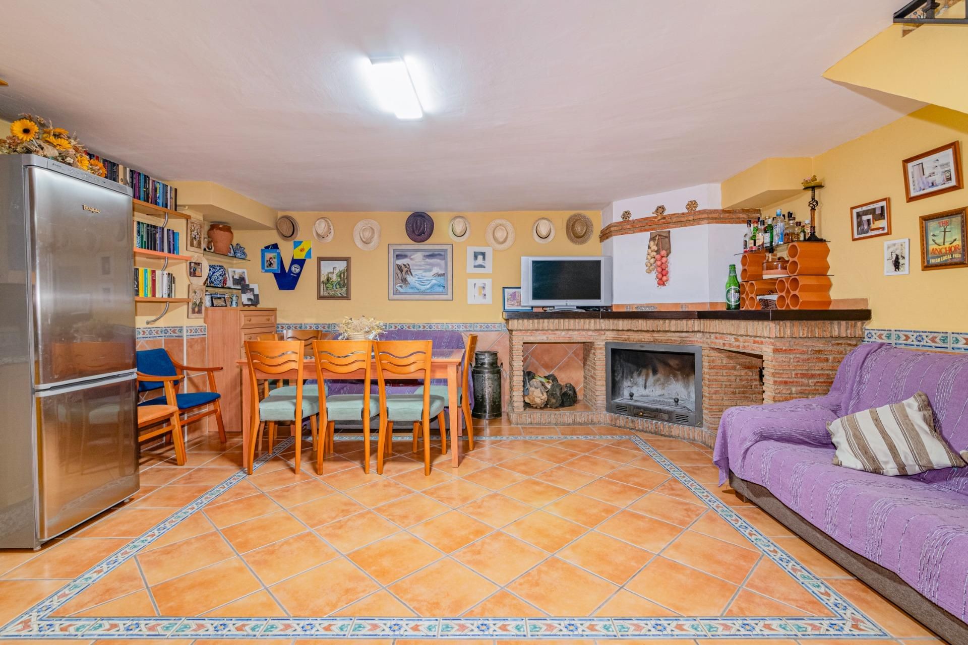 Casa adosada en venta en La Zubia con Calefacción, Terraza y Balcón