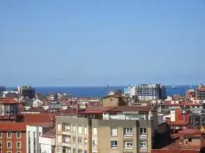 Vista exterior de Piso de alquiler en Gijón  con Calefacción, Parquet y Amueblado