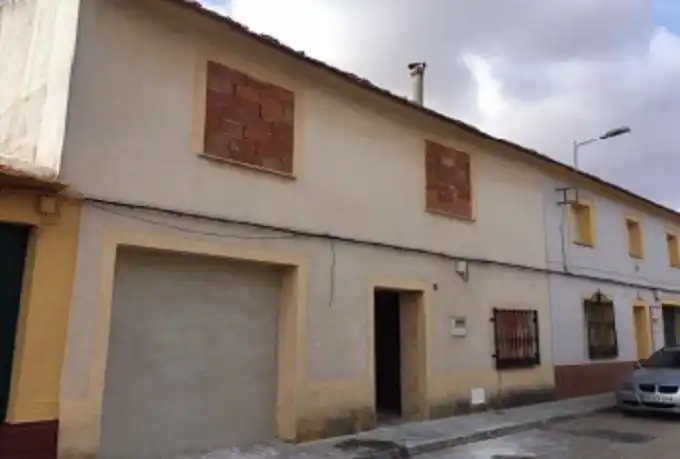 Vista exterior de Casa adosada en venta en Socuéllamos