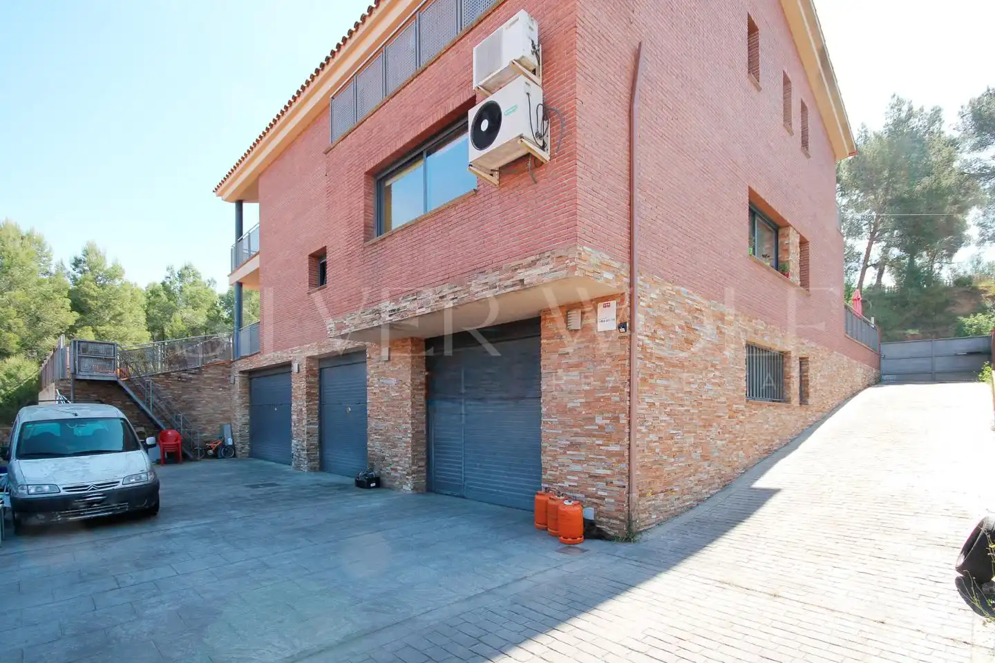 Vista exterior de Casa o xalet en venda en Castellbisbal amb Aire condicionat, Calefacció i Jardí privat