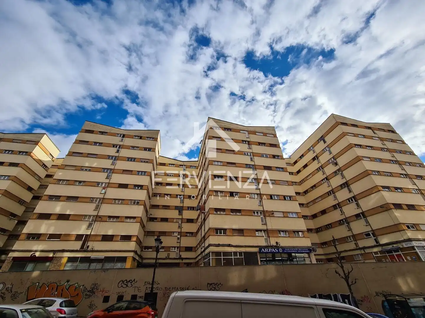 Vista exterior de Piso en venta en Oviedo 