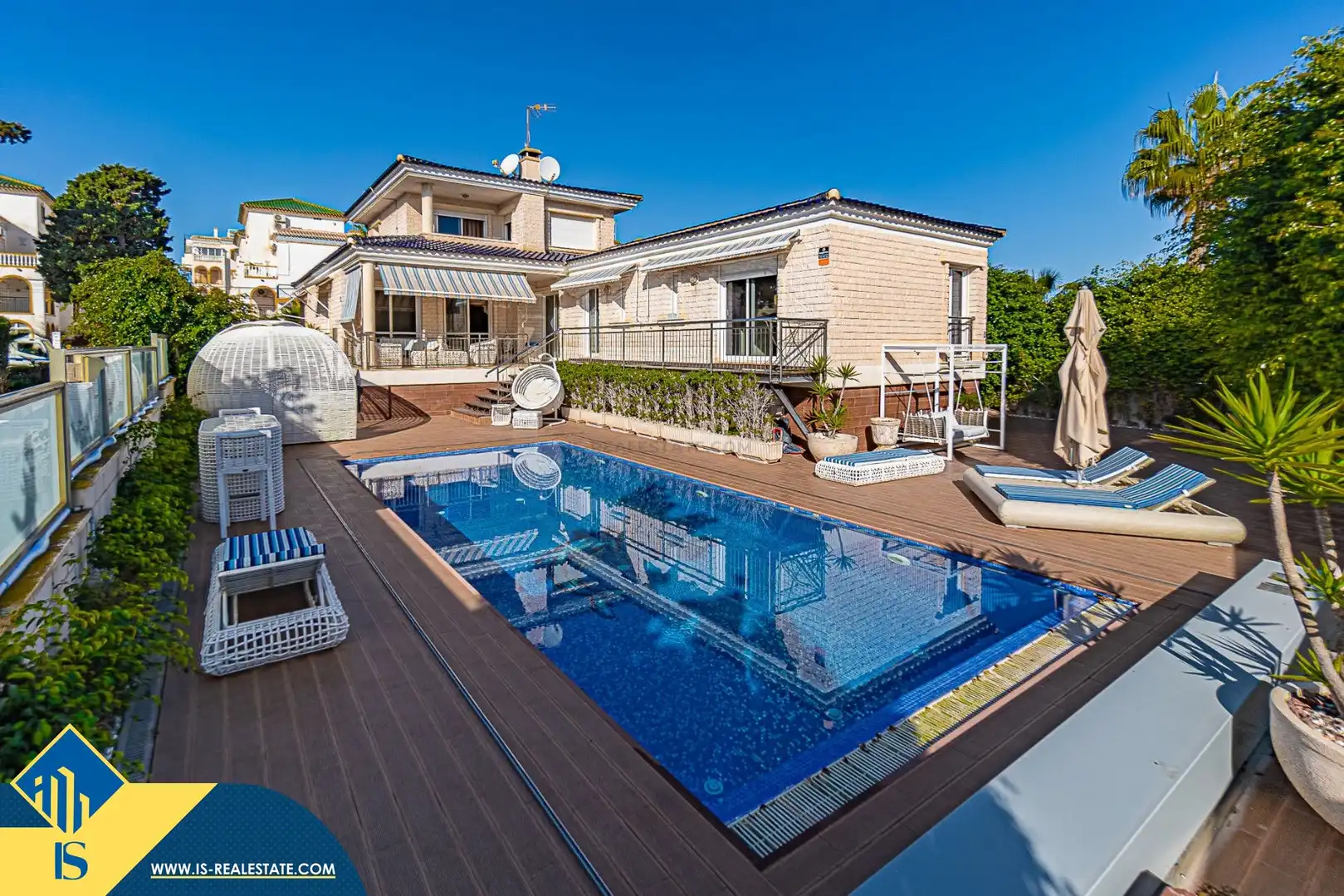 Chalet con jardín en venta en La Mata, imagen 2