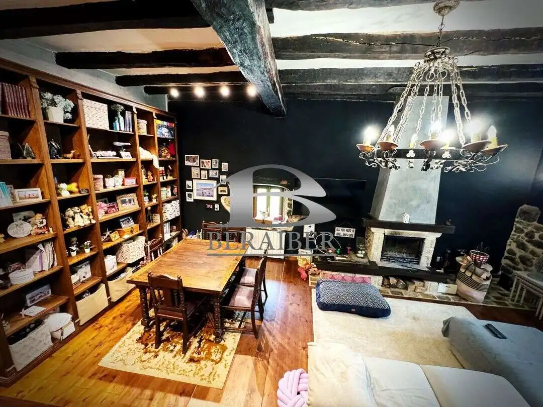 Sala d'estar de Finca rústica en venda en Orozko amb Calefacció i Jardí privat