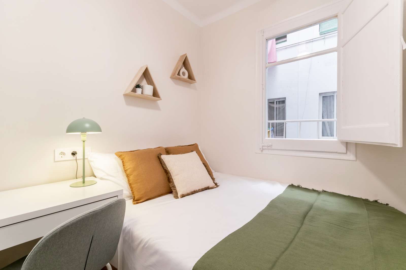 Habitación de Piso para compartir en  Barcelona Capital con Aire acondicionado y Terraza