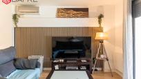 Sala d'estar de Dúplex en venda en San Sebastián de los Reyes amb Aire condicionat, Calefacció i Jardí privat