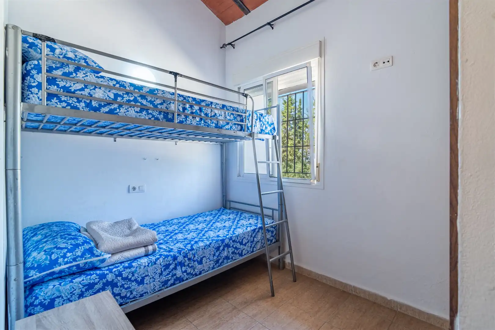 Dormitori de Casa o xalet en venda en Cártama