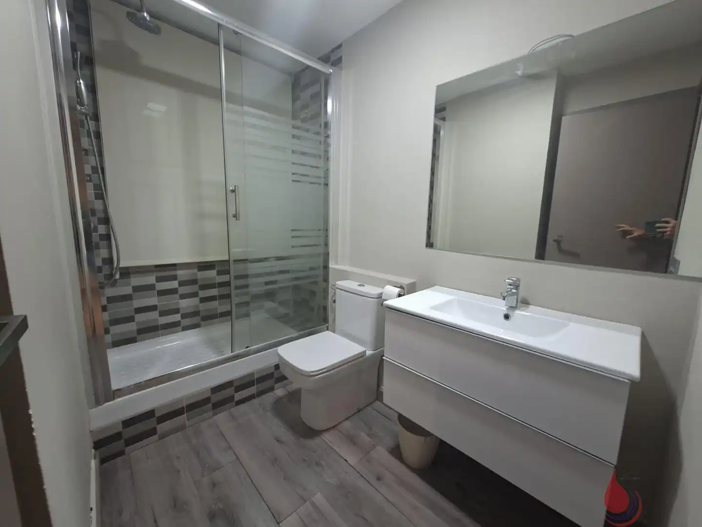 Bathroom of Flat for sale in Eixample