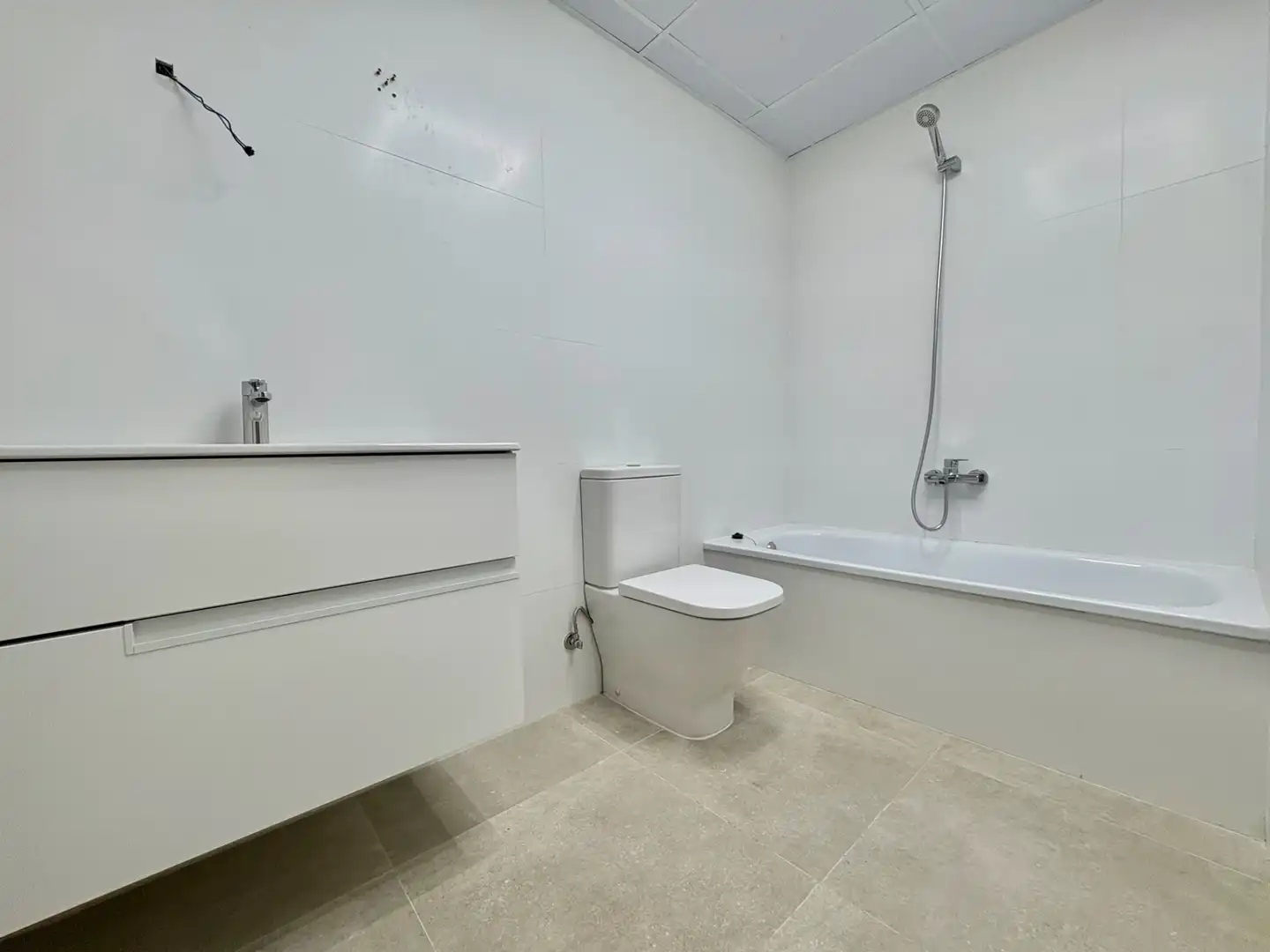 Baño de Piso de alquiler en Paiporta con Aire acondicionado, Trastero y Horno