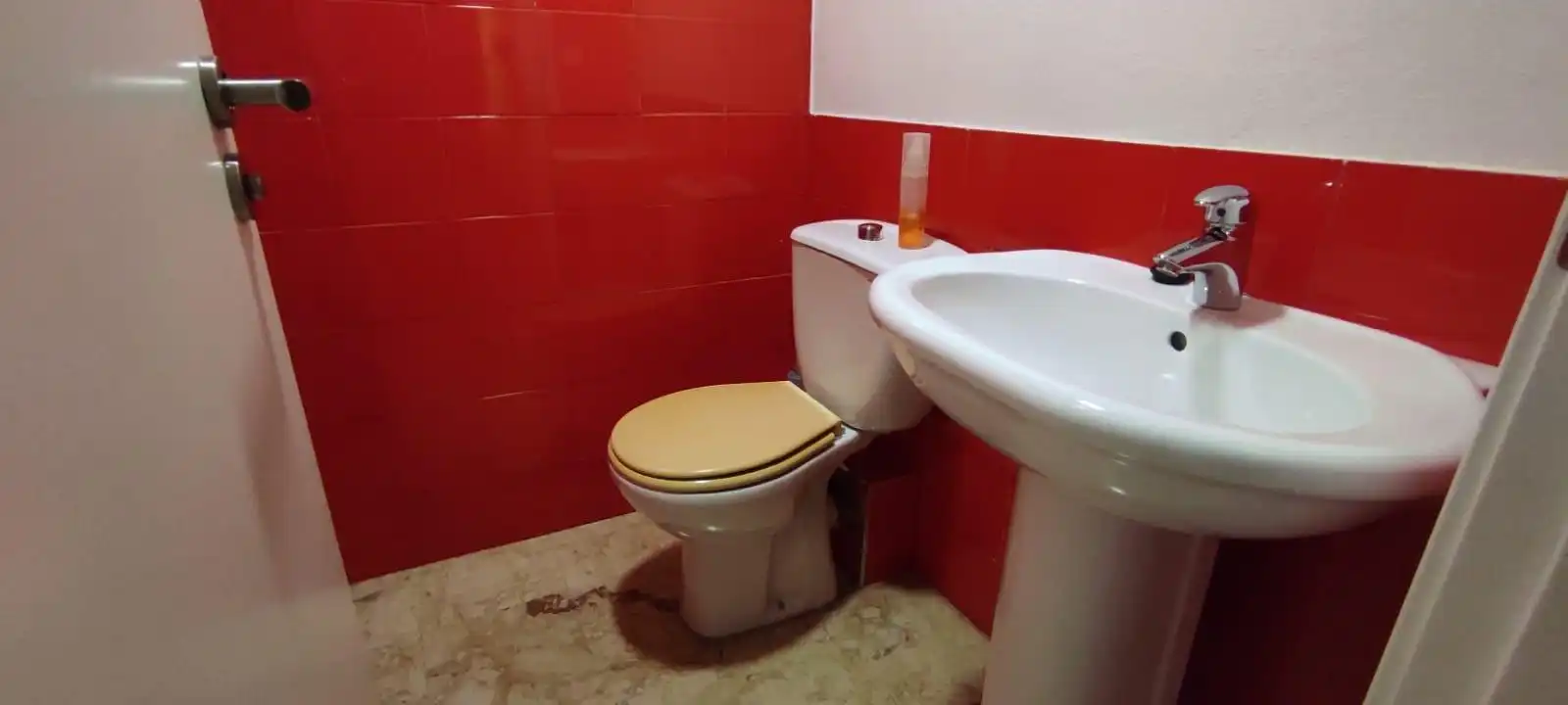 Badezimmer von Büro zur Miete in Granada mit Klimaanlage, Heizung und Abstellraum