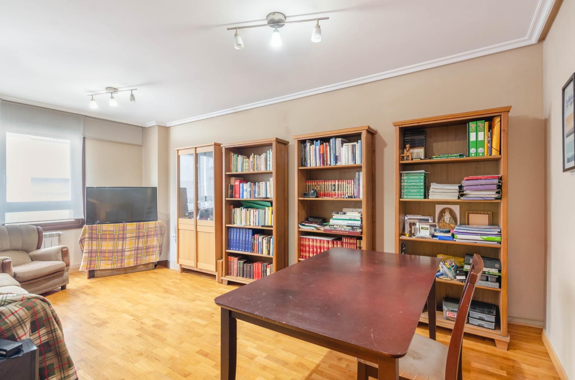 Habitación de Piso en venta en Siero con Calefacción, Trastero y Balcón