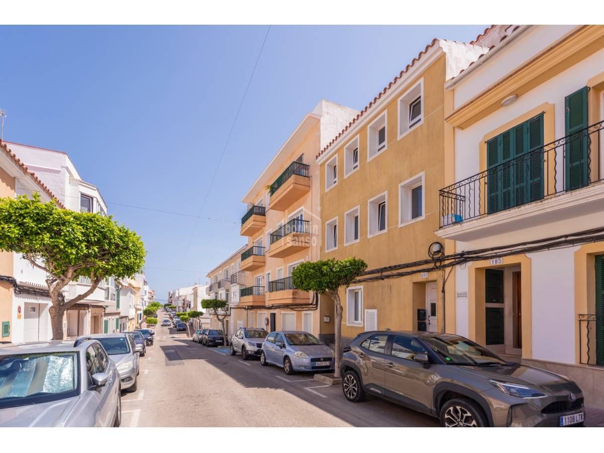 Vista exterior de Apartament en venda en Es Castell amb Terrassa
