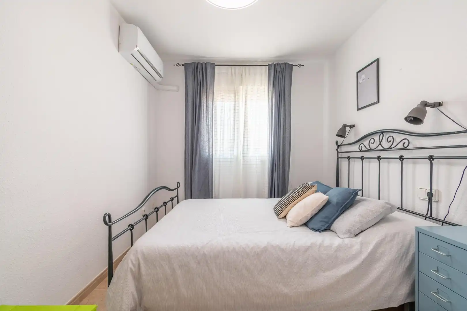 Habitación de Casa adosada en venta en Almería con Aire acondicionado, Calefacción y Terraza