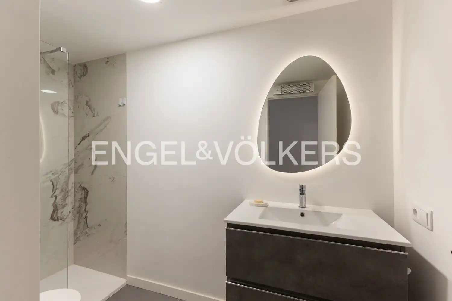 Baño de Piso de alquiler en Castellón de la Plana / Castelló de la Plana con Aire acondicionado, Calefacción y Parquet