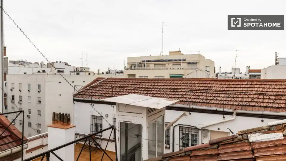 Vista exterior de Piso de alquiler en Madrid con Aire acondicionado, Calefacción y Amueblado