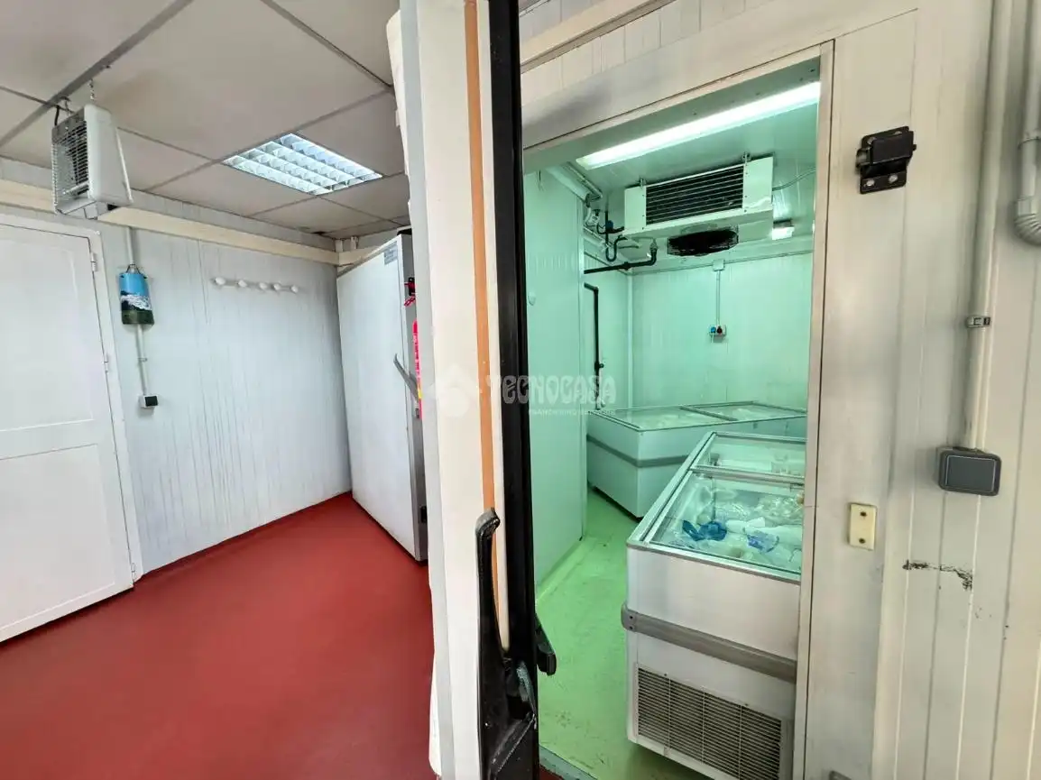 Cuina de Local en venda en Fuengirola amb Aire condicionat i Moblat